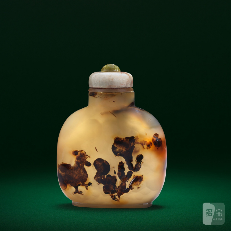 十八/十九世紀 瑪瑙巧雕鷄紋鼻烟壺 | A CHALCEDONY SHADOW AGATE 'COCKEREL AND COCKSCOMB' SNUFF BOTTLE - 图3